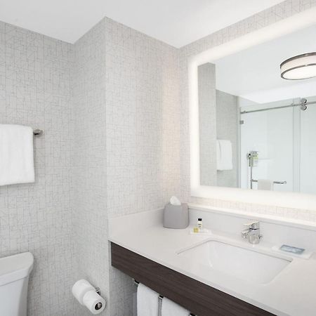 Holiday Inn Express Hotel & Suites Ottawa Airport By Ihg Εξωτερικό φωτογραφία