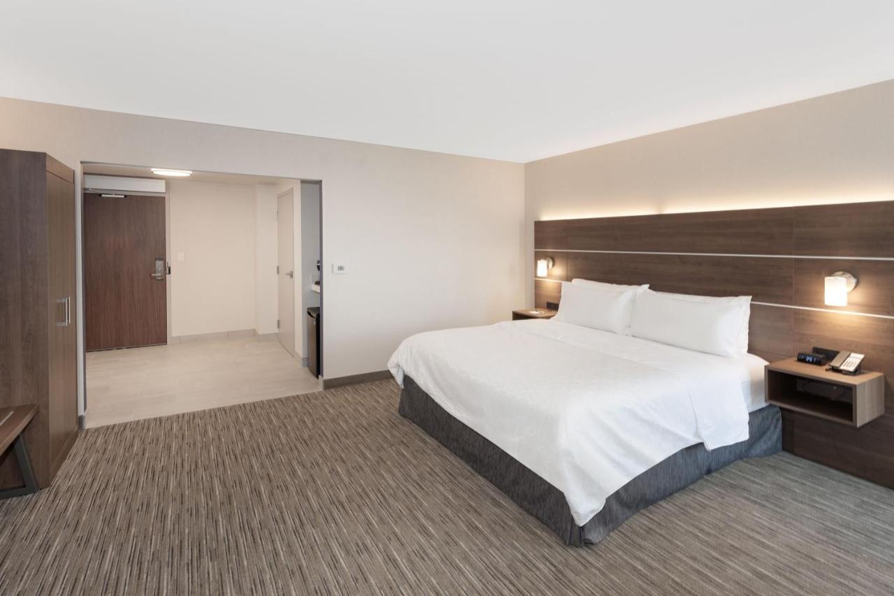 Holiday Inn Express Hotel & Suites Ottawa Airport By Ihg Εξωτερικό φωτογραφία