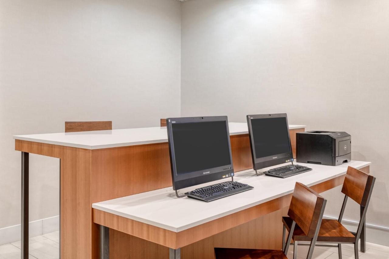 Holiday Inn Express Hotel & Suites Ottawa Airport By Ihg Εξωτερικό φωτογραφία