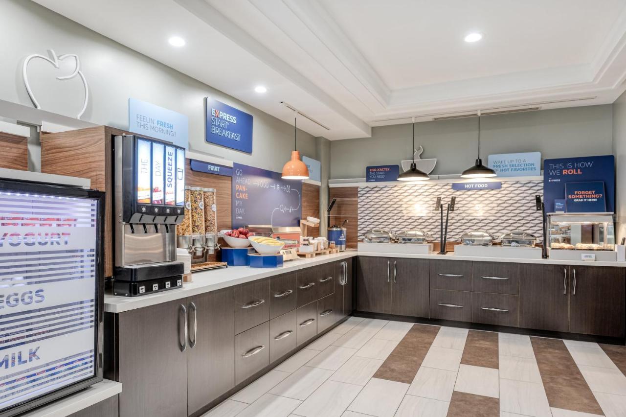 Holiday Inn Express Hotel & Suites Ottawa Airport By Ihg Εξωτερικό φωτογραφία