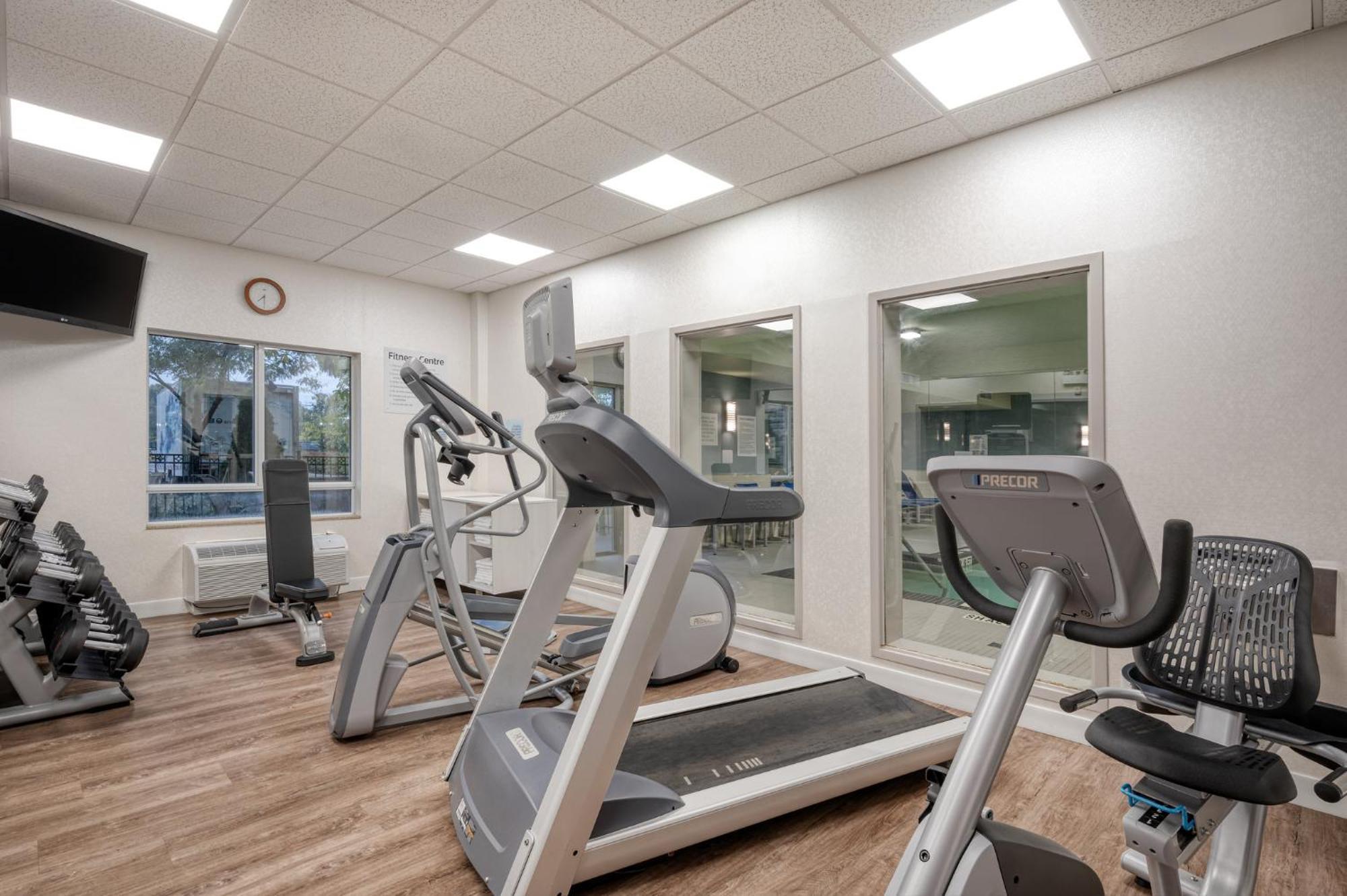 Holiday Inn Express Hotel & Suites Ottawa Airport By Ihg Εξωτερικό φωτογραφία